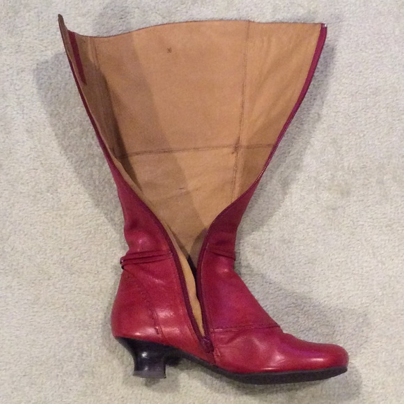 SALE! Biviel leather boots w/ kitten heels - Picture 6 of 8